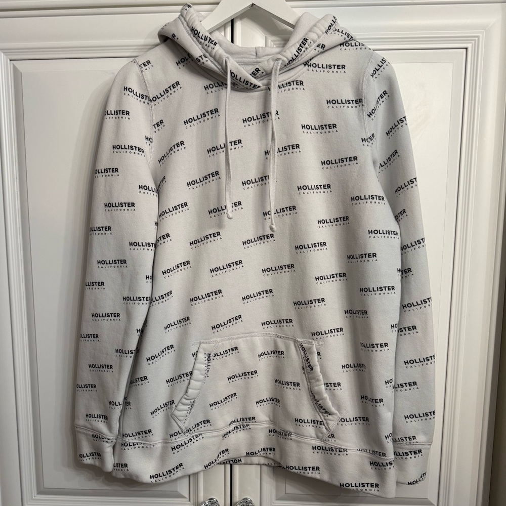 Hollister Men’s Size Medium White Hoodie w/Black Logo Print All Over Pattern